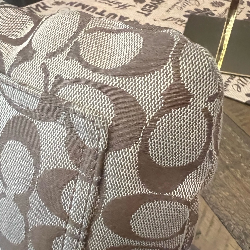 Coach Brown and Tan Signature Shoulder Bag - Picture 3 of 7